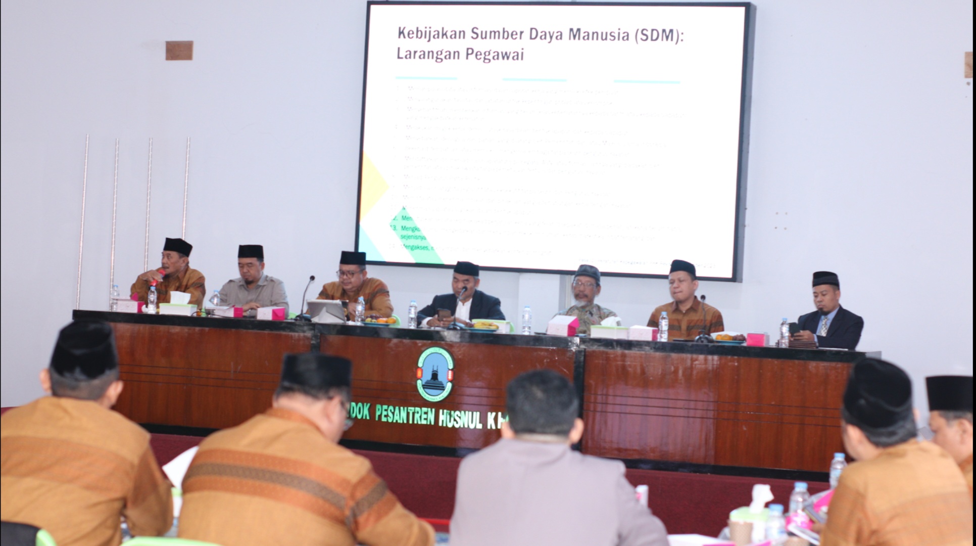 Evaluasi Tengah Tahun Yayasan Husnul Khotimah Kuningan: Komitmen pada Kemajuan dan Profesionalisme