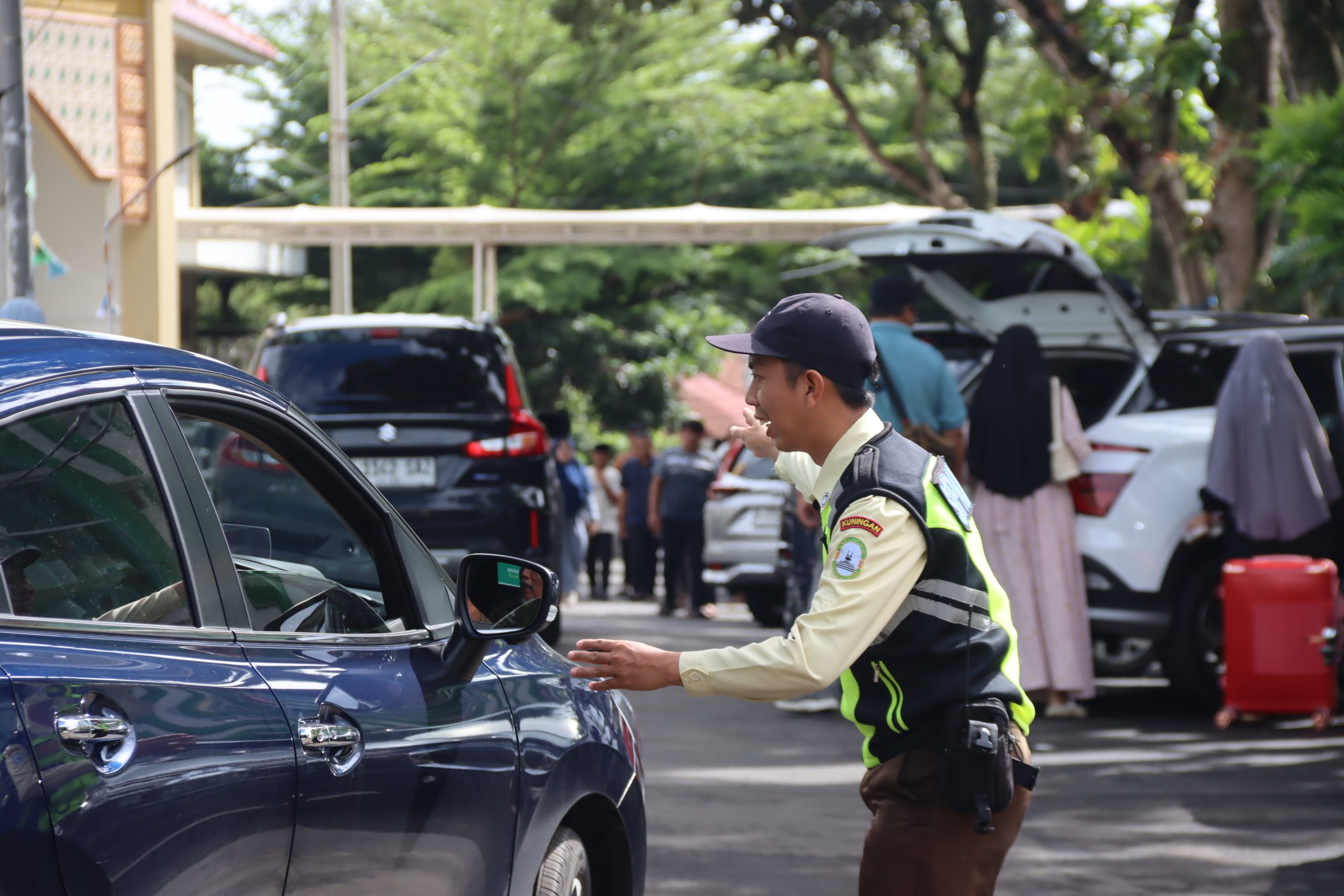 Gerbang Pendidikan Baru di Husnul Khotimah: Haru Perpisahan, Nasihat “TITIP” dan Asa Meraih Ilmu Gerbang Pendidikan Baru di Husnul Khotimah: Haru Perpisahan, Nasihat “TITIP” dan Asa Meraih Ilmu