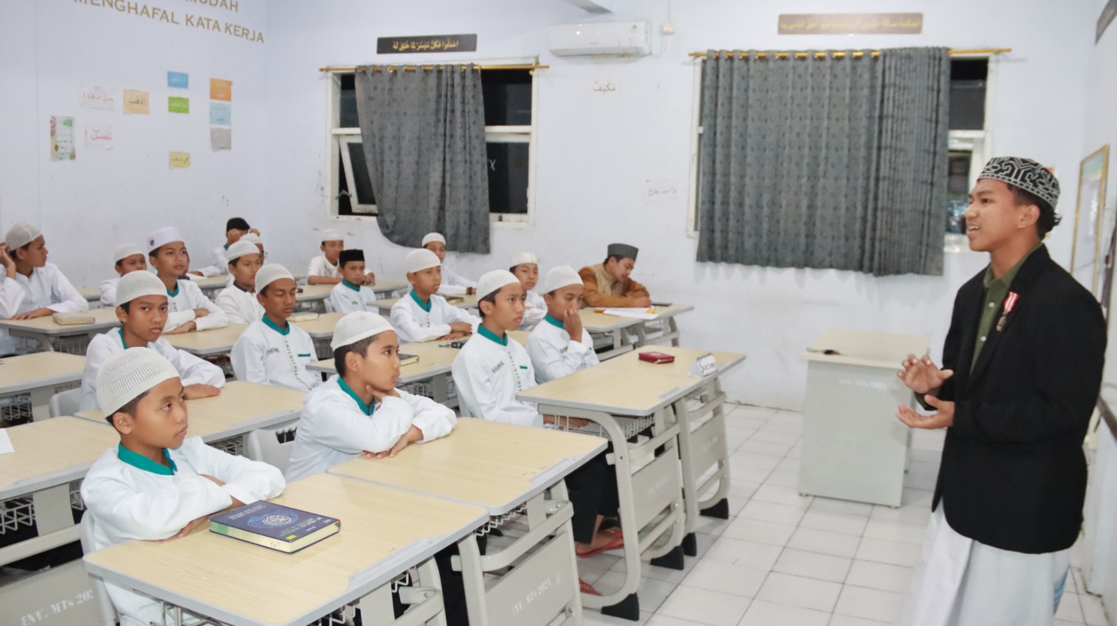 Membentuk Orator Ulung: Ujian Khitobah Wajib Santri Kelas 12 Pondok Pesantren Husnul Khotimah