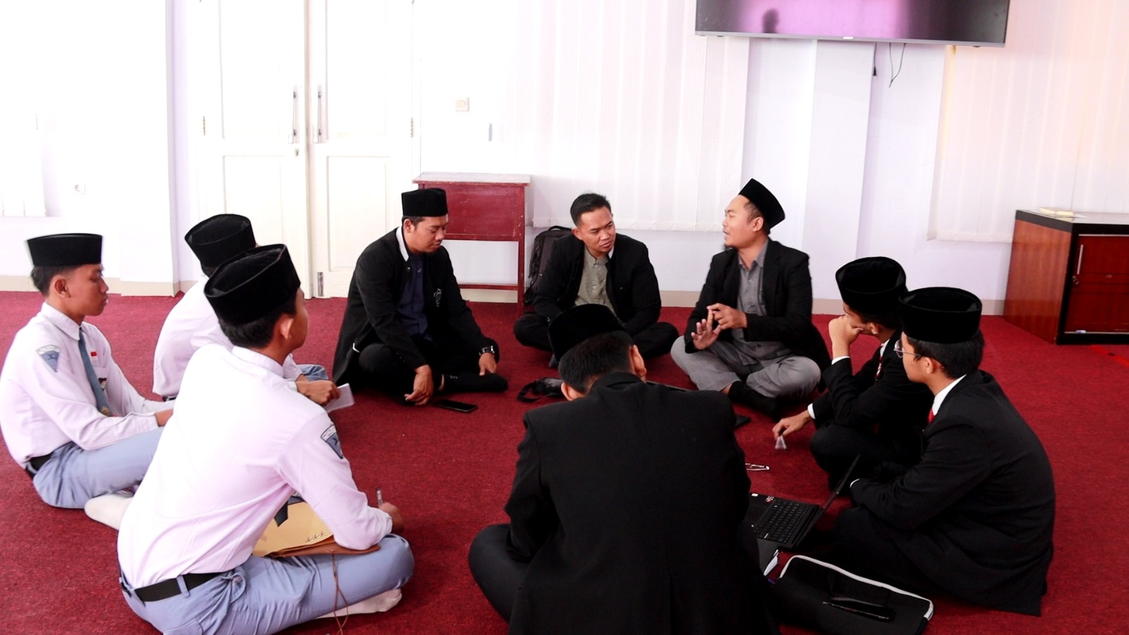 Terpesona dengan OSHK: Santri Magetan Belajar ke HK Terpesona dengan OSHK: Santri Magetan Belajar ke HK