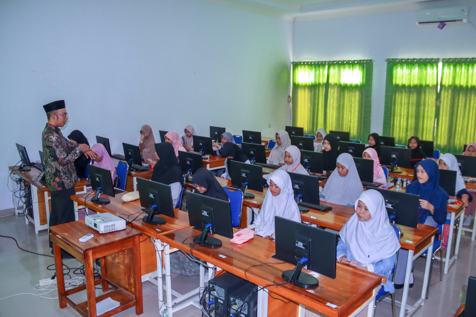 Calon Santri Bersaing Ketat Tes PSB 33 Husnul Khotimah