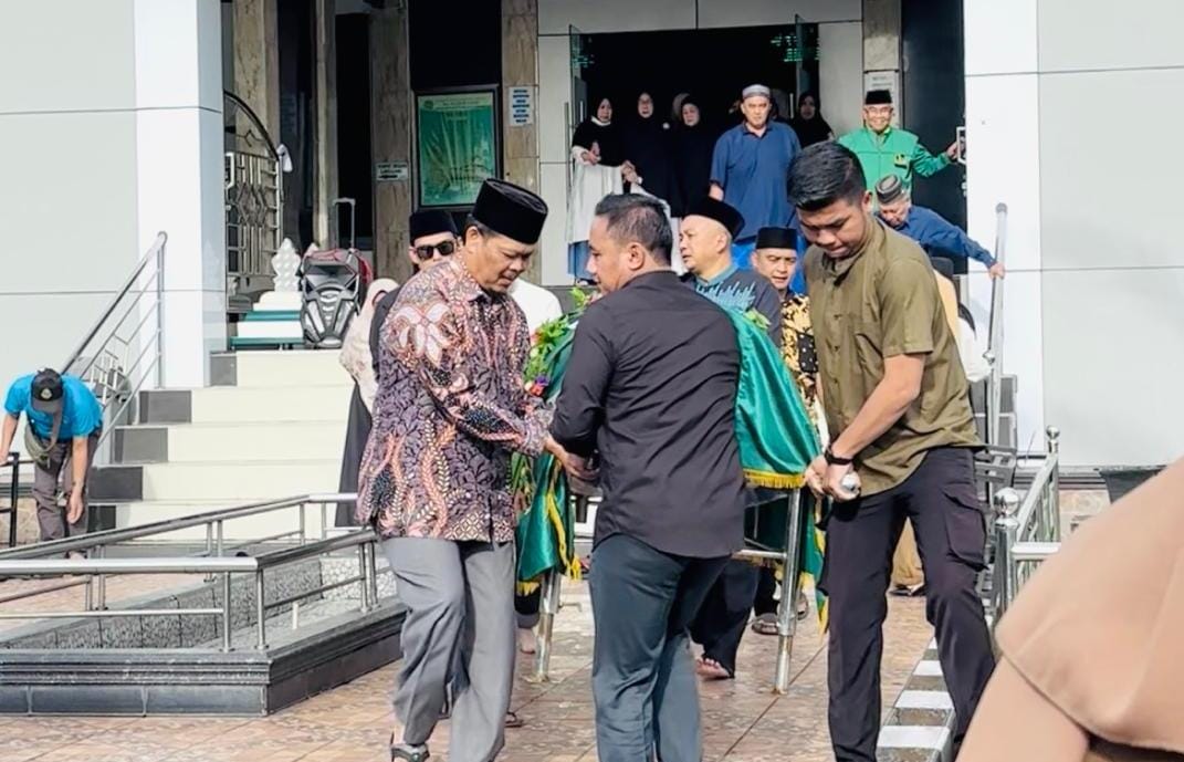 Keutamaan Mengantarkan Jenazah ke Pemakaman Keutamaan Mengantarkan Jenazah ke Pemakaman