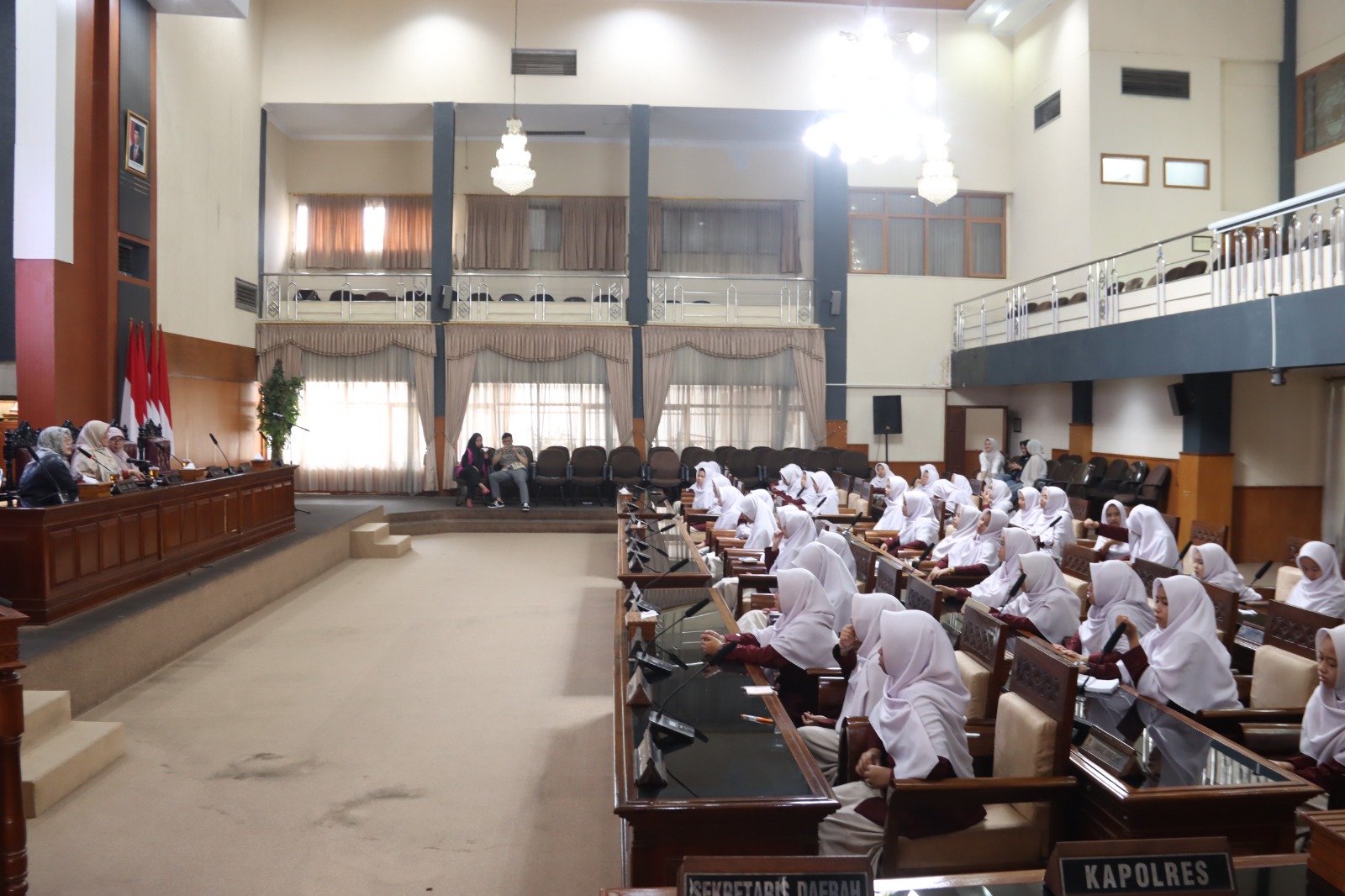 Santri Husnul Khotimah Studi Parlemen di DPRD Kabupaten Kuningan Santri Husnul Khotimah Studi Parlemen di DPRD Kabupaten Kuningan