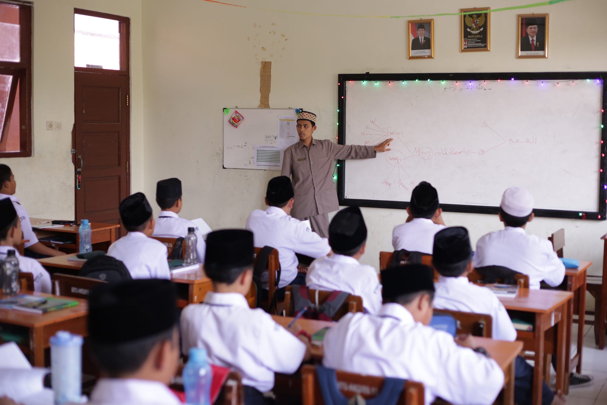 HATI YANG MENGAJAR, TEKNOLOGI YANG MENDUKUNG