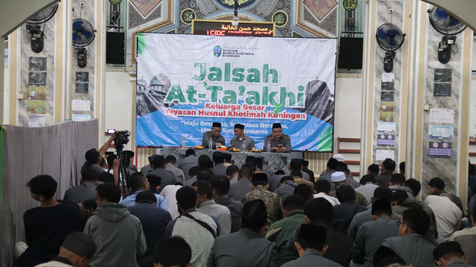 Awali Tahun 2026, Yayasan Husnul Khotimah Gelar Jalsah At-taakhi dan Umumkan 14 Penerima Reward Umroh