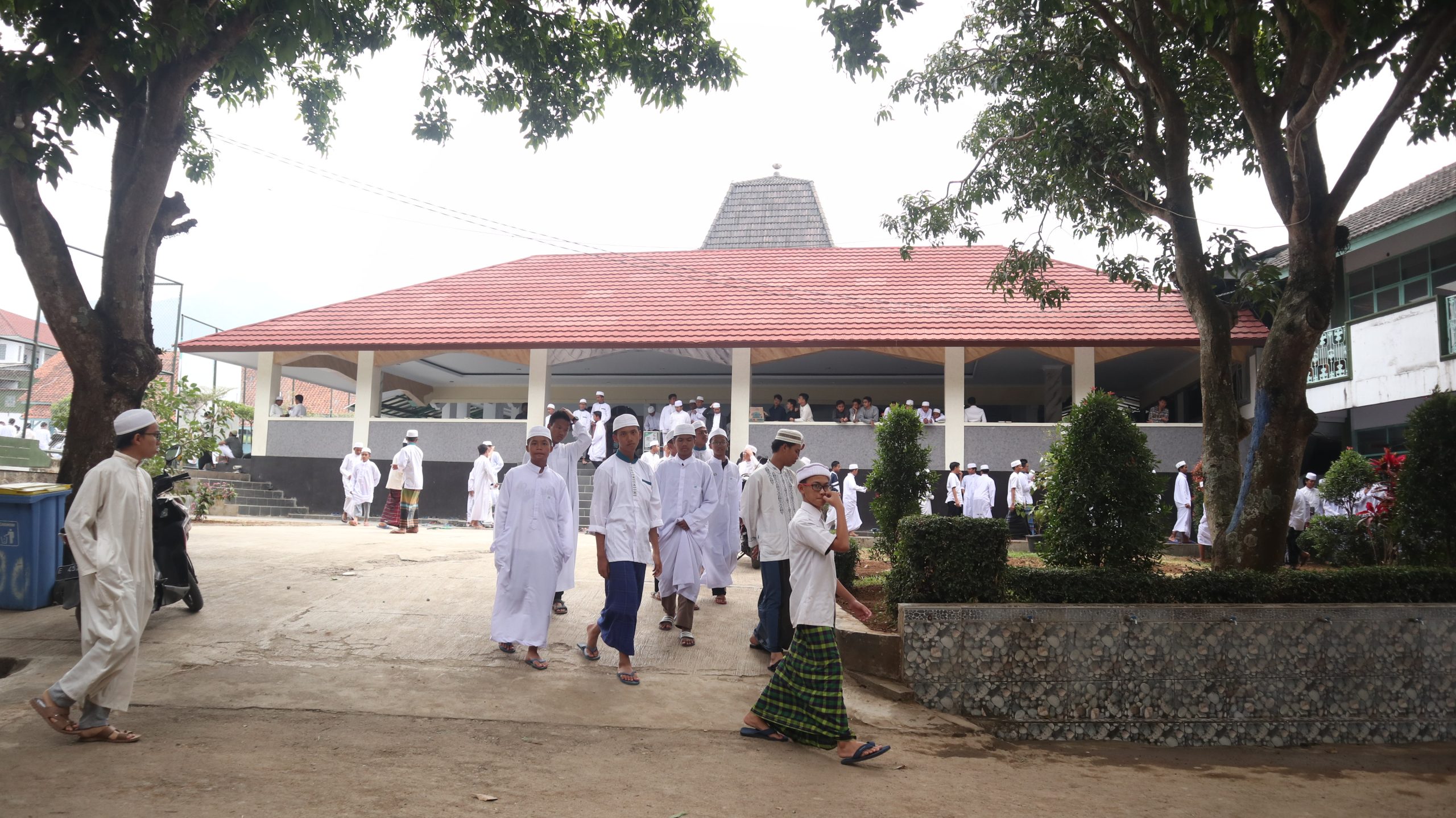 Kunci Menaklukkan Hati Siswa