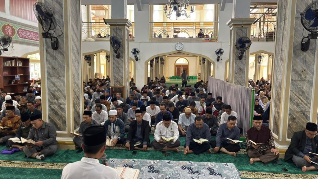 Bangun Budaya Qur’ani, SDM Husnul Khotimah Ikuti Al Yaum Ma’al Qur’an