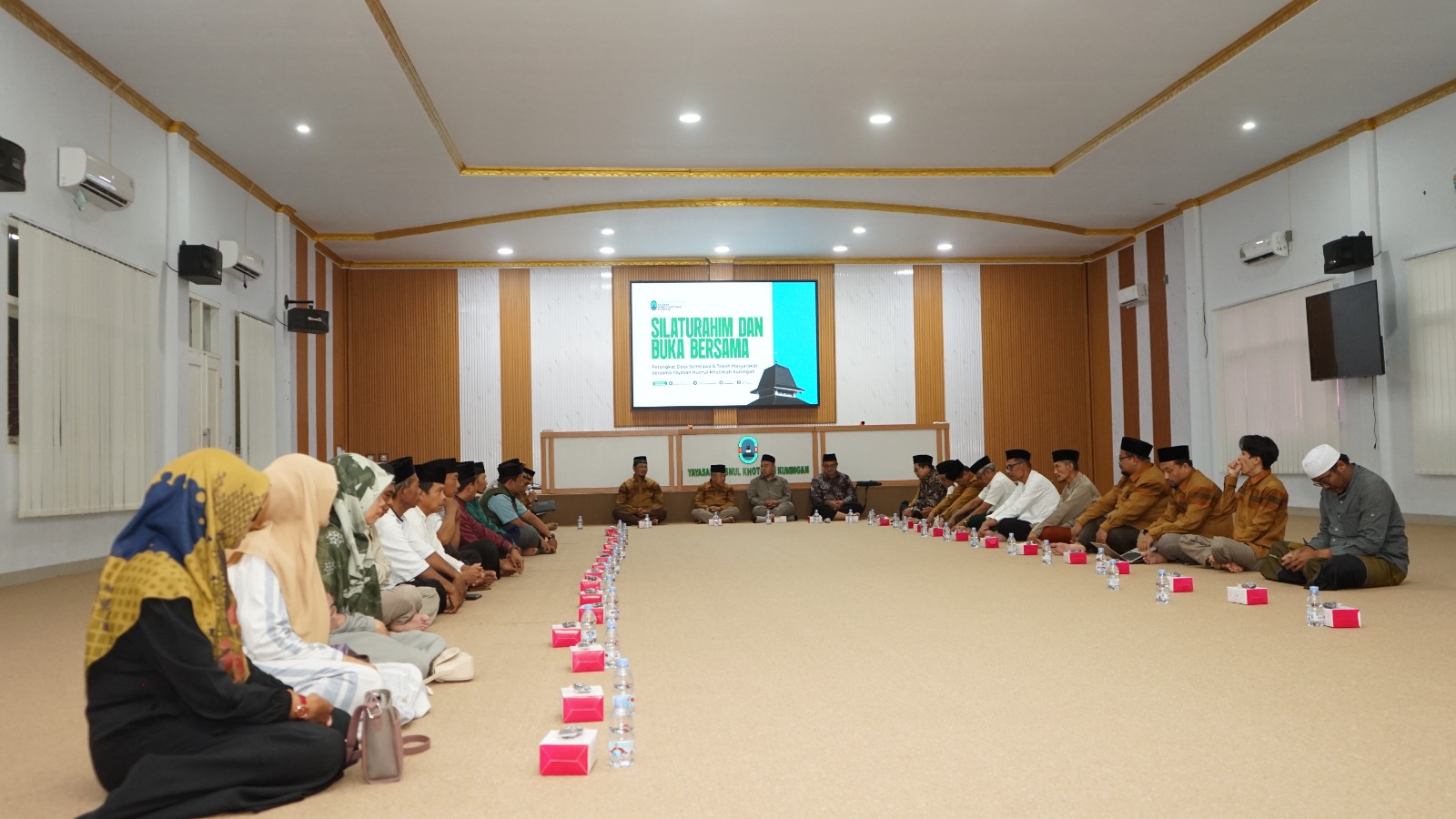 Pererat Silaturahmi, Yayasan Husnul Khotimah Gelar Bukber Bersama Perangkat Desa Sembawa