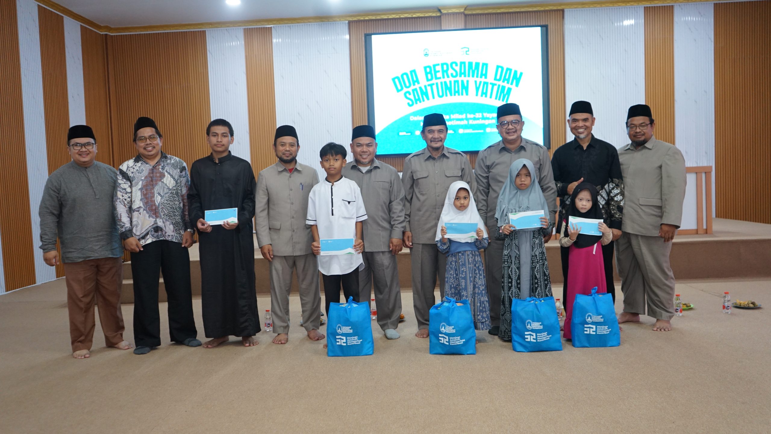 Muliakan Anak Yatim, Ponpes Husnul Khotimah Gelar Doa Bersama dan Santunan di Milad ke-32