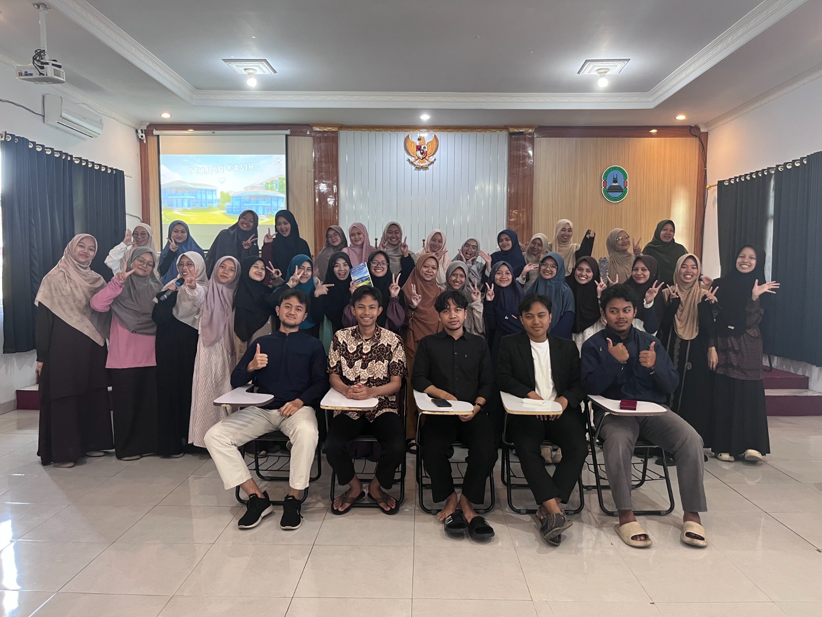 Kelas Kata STISHK Kuningan Gelar Bincang Santai Bersama Penulis Buku “Mozaik Cerita dalam Perjalanan Kata”