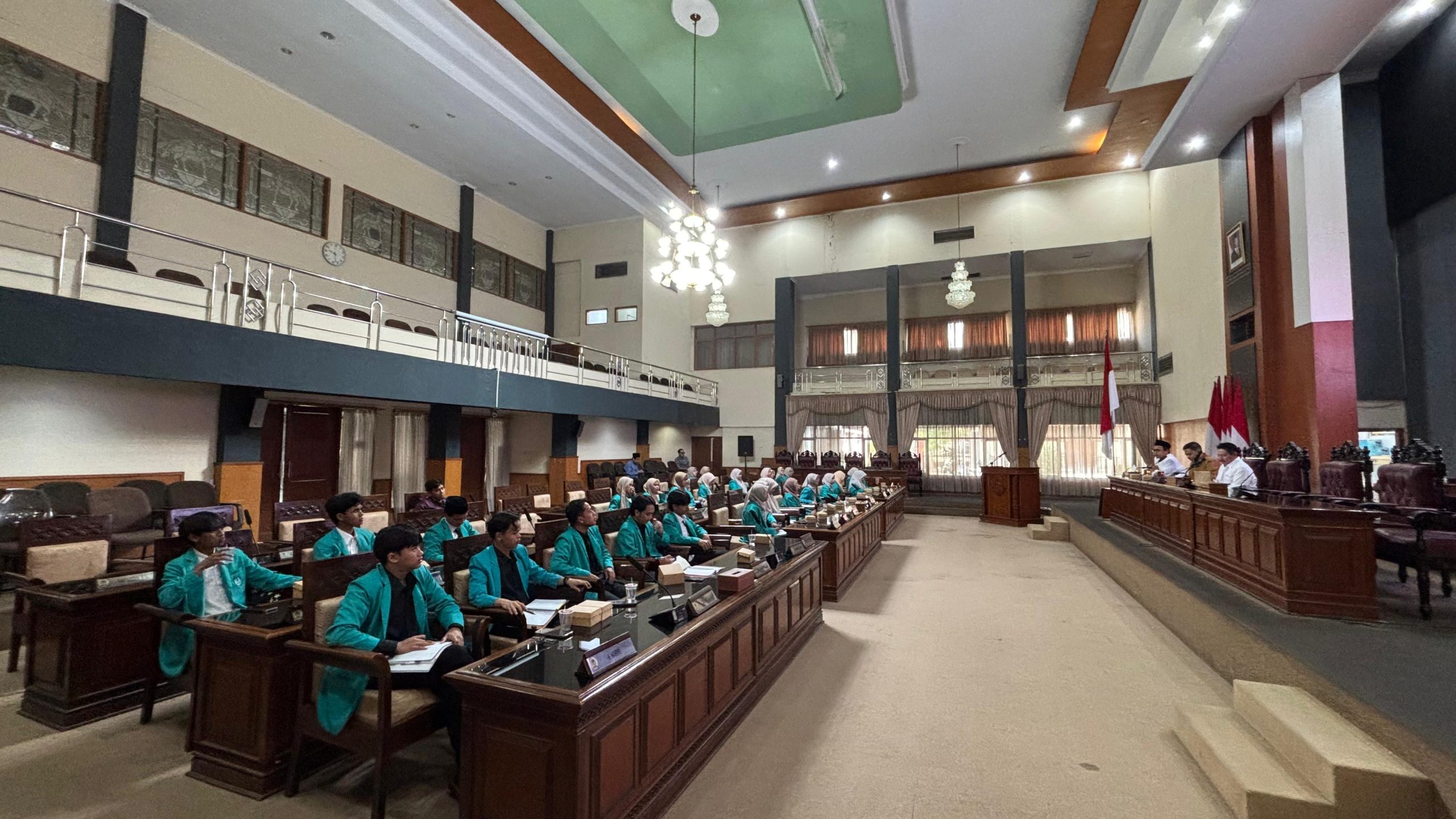 Dari Ruang Kuliah ke Ruang Legislasi, 32 Mahasiswa STISHK Kuningan Pelajari Langsung Mekanisme Pembentukan Perda di DPRD Dari Ruang Kuliah ke Ruang Legislasi, 32 Mahasiswa STISHK Kuningan Pelajari Langsung Mekanisme Pembentukan Perda di DPRD