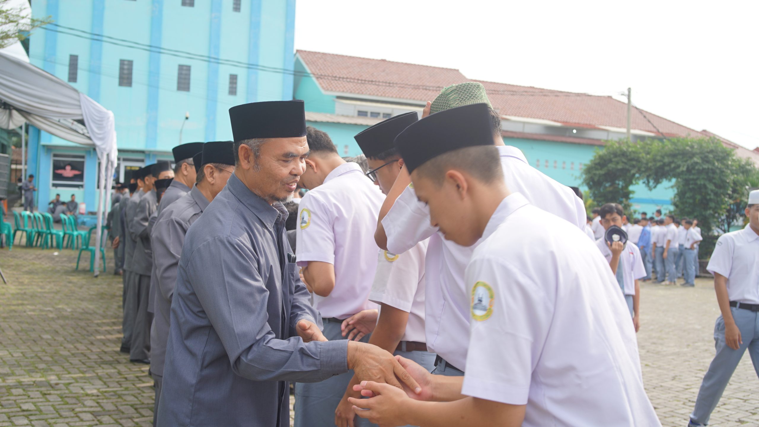 Adab Guru Terhadap Murid: Menelusuri Jejak Rasulullah SAW Adab Guru Terhadap Murid: Menelusuri Jejak Rasulullah SAW