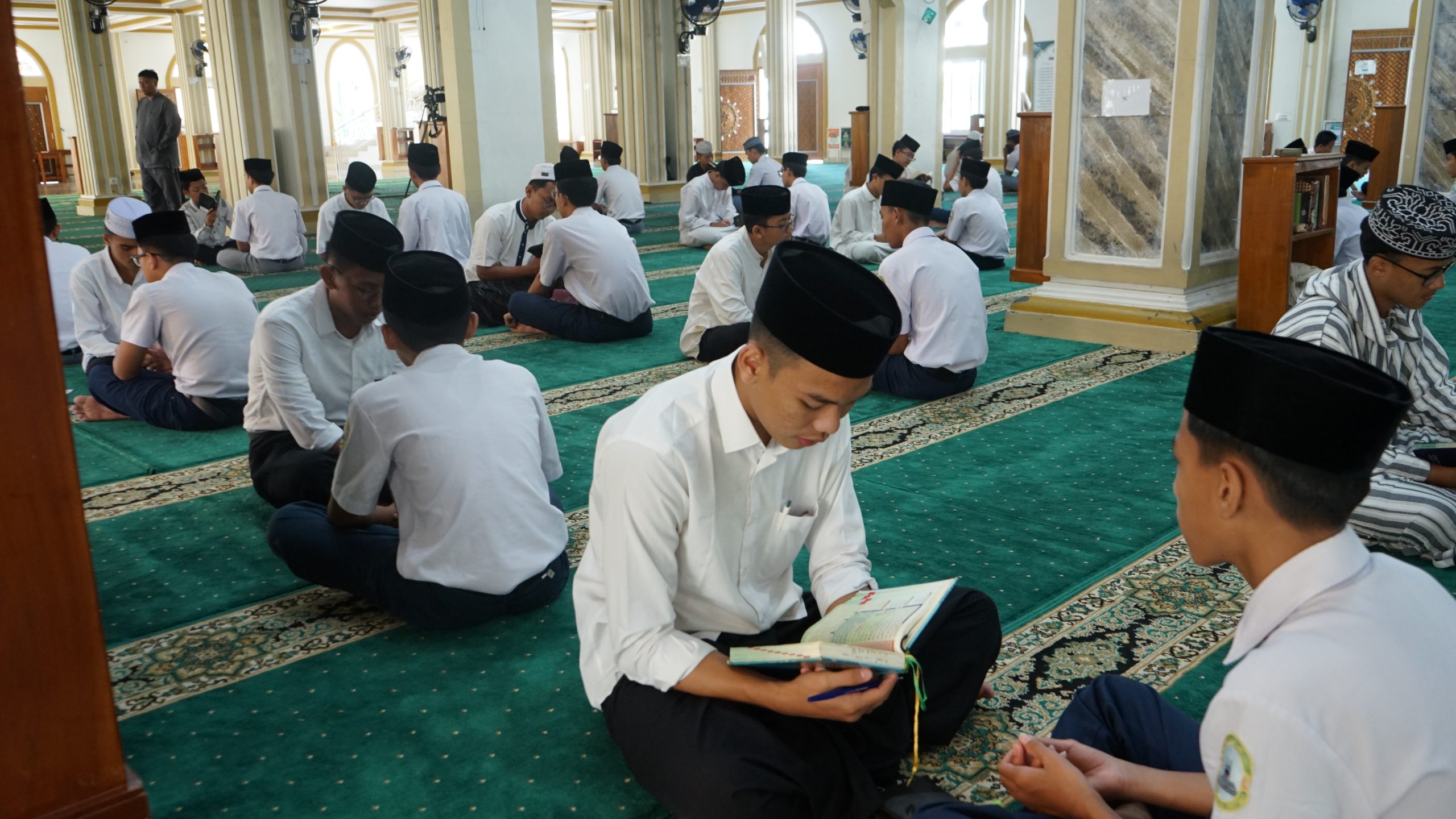 Membangun Bangunan Islam yang Agung