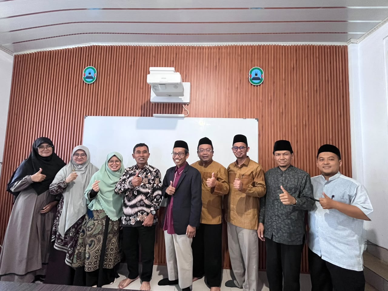STIS HUSNUL KHOTIMAH MENERIMA KUNJUNGAN KOMUNITAS PEJUANG PENDIDIKAN CIAMIS STIS HUSNUL KHOTIMAH MENERIMA KUNJUNGAN KOMUNITAS PEJUANG PENDIDIKAN CIAMIS