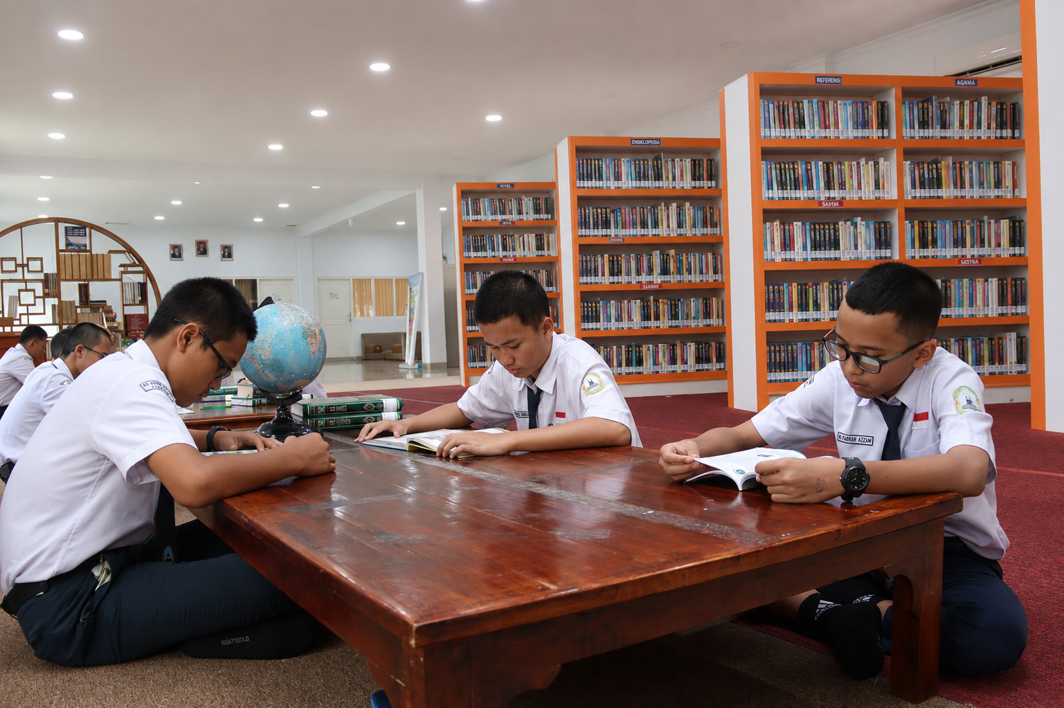 Membangun Budaya Literasi di Sekolah Membangun Budaya Literasi di Sekolah