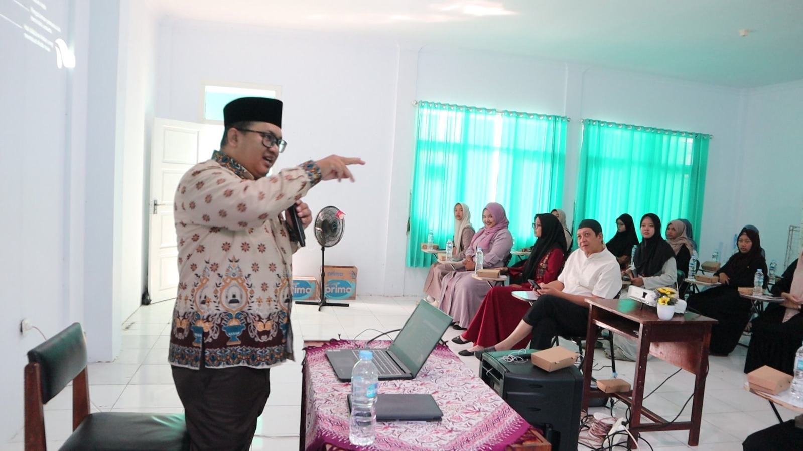 Workshop Public Speaking Satukan IRMAS se-Kecamatan Jalaksana, Husnul Khotimah Dorong Lahirnya Generasi Muda Percaya Diri Berdakwah Workshop Public Speaking Satukan IRMAS se-Kecamatan Jalaksana, Husnul Khotimah Dorong Lahirnya Generasi Muda Percaya Diri Berdakwah