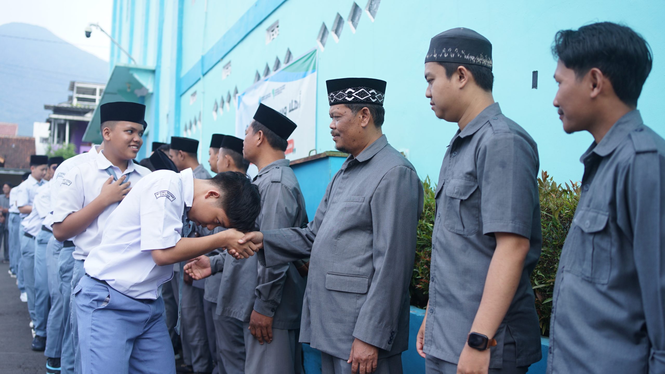 MELINDUNGI GURU: MENJAGA KUALITAS PENDIDIKAN